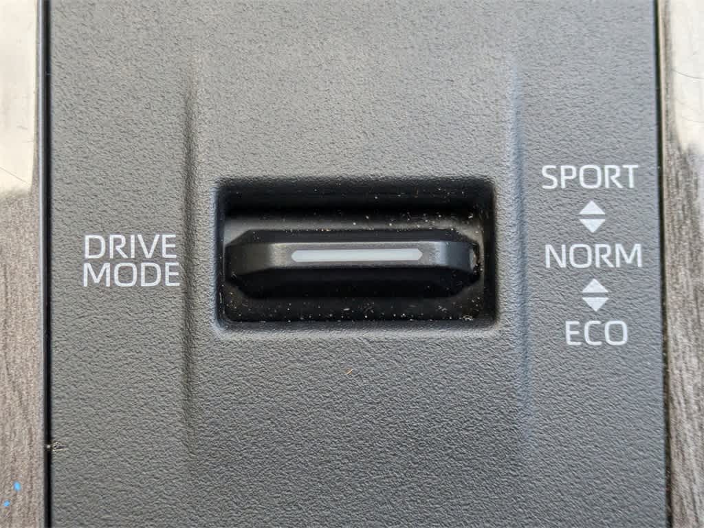 Thumbnail: 2022 Toyota Highlander - 33