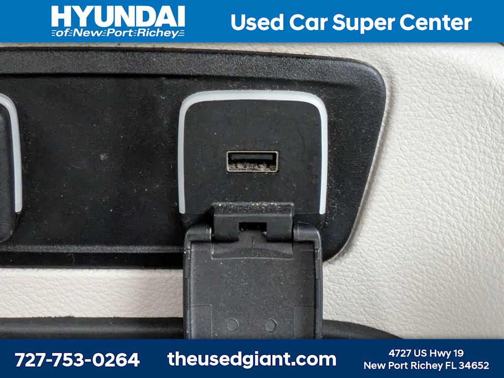 Thumbnail: 2017 Chrysler Pacifica - 38