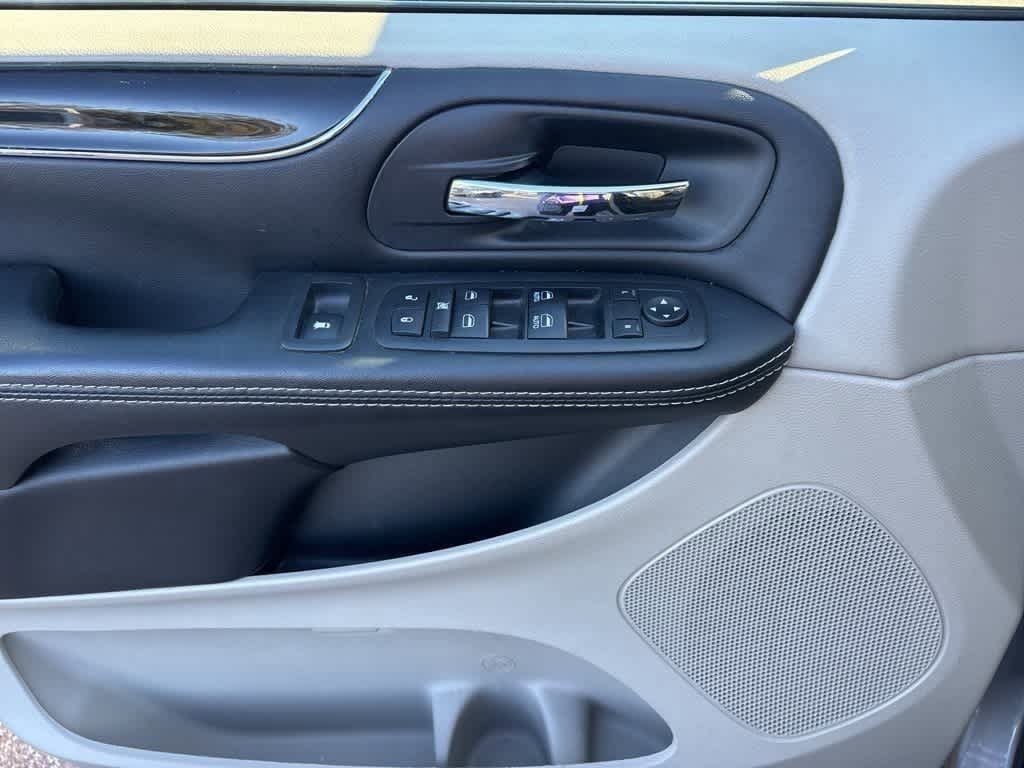 Thumbnail: 2019 Dodge Grand Caravan - 12