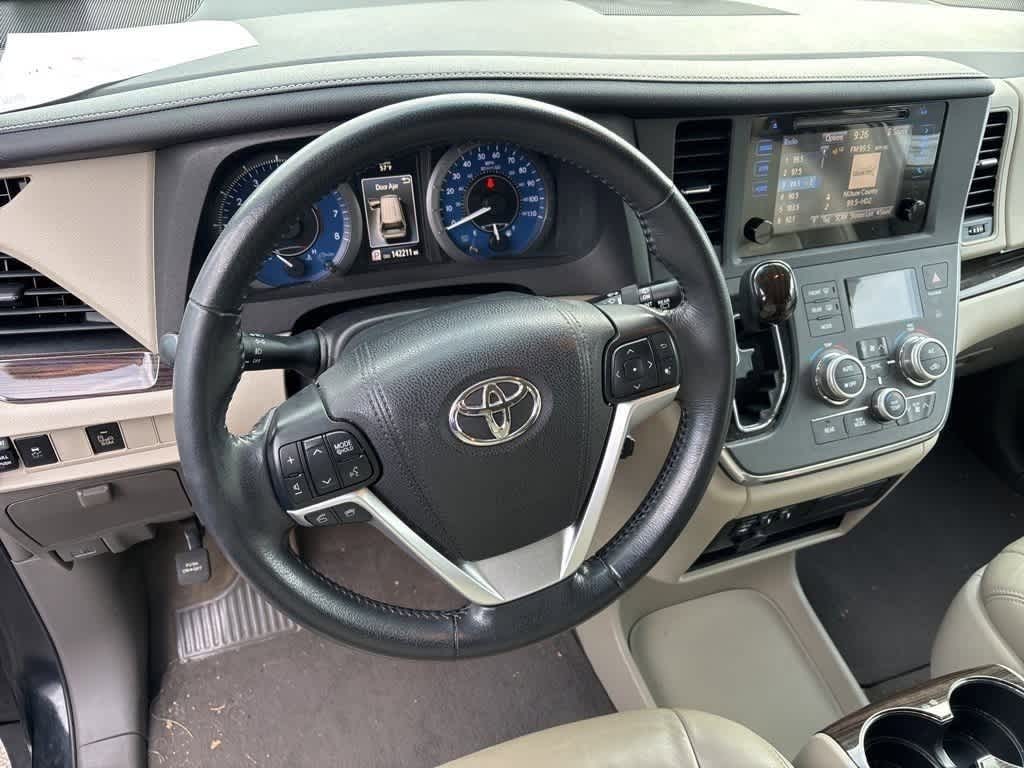 Thumbnail: 2015 Toyota Sienna - 12