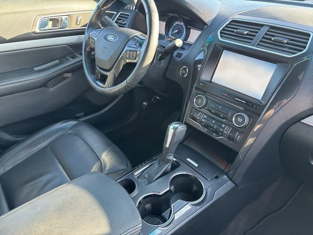 Thumbnail: 2016 Ford Explorer - 8