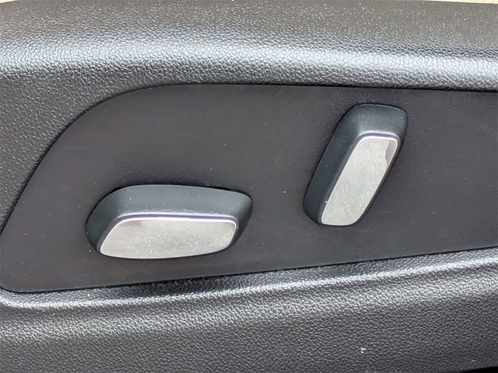 Thumbnail: 2018 Cadillac XT5 - 23