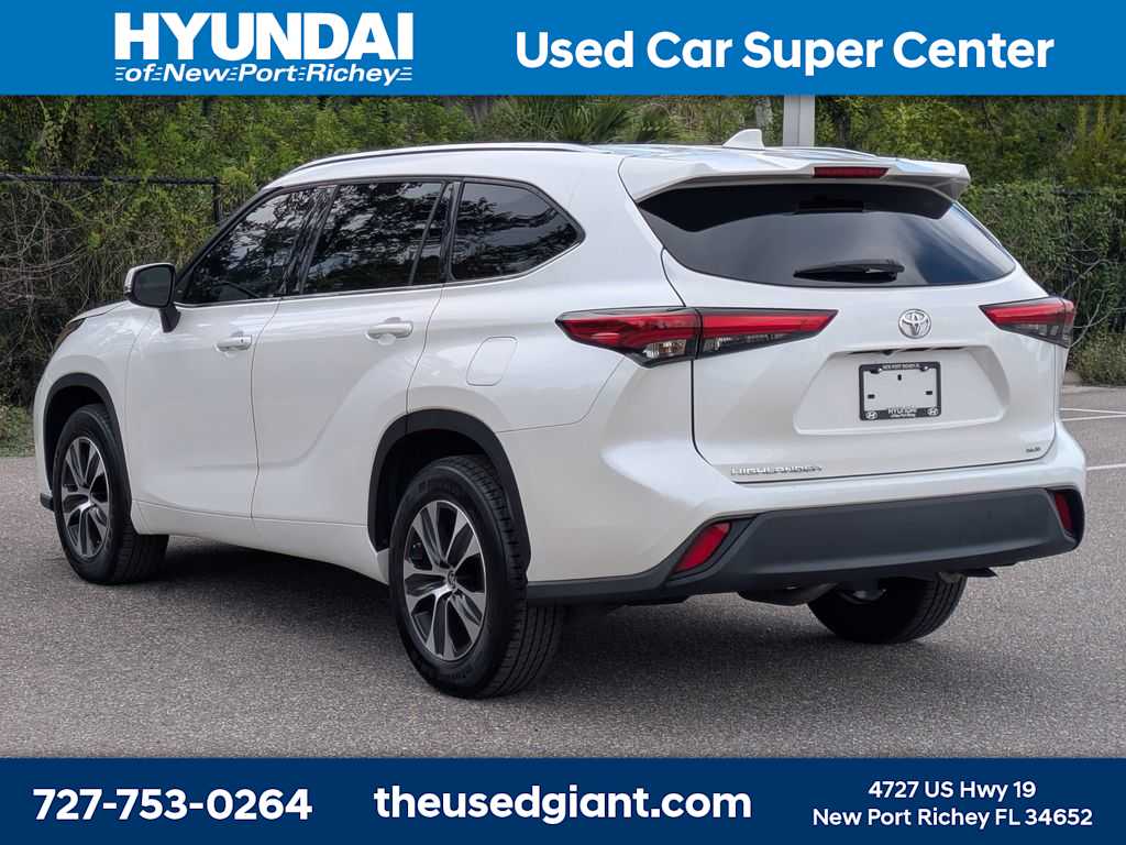 Thumbnail: 2021 Toyota Highlander - 3
