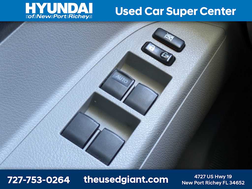 Thumbnail: 2012 Toyota Highlander - 32