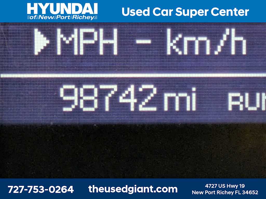 Thumbnail: 2015 Chrysler Town & Country - 36