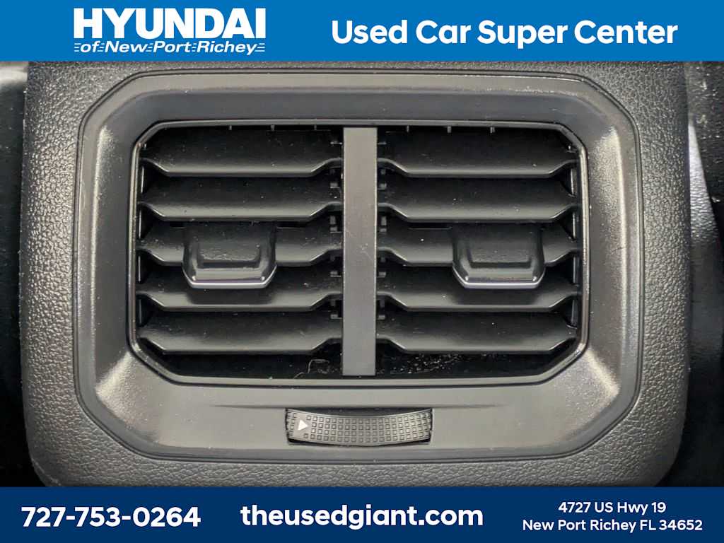 Thumbnail: 2022 Volkswagen Tiguan - 17