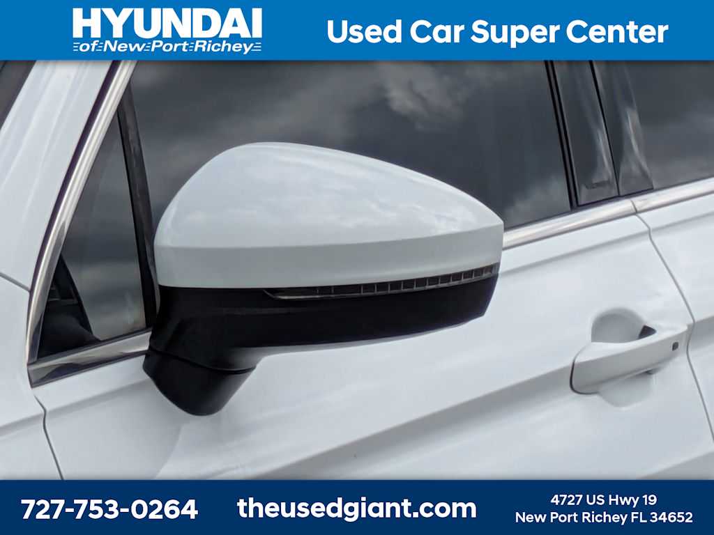 Thumbnail: 2022 Volkswagen Tiguan - 11