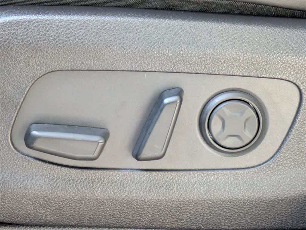 Thumbnail: 2023 Kia Carnival - 29