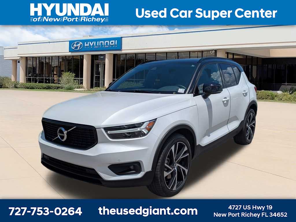 Thumbnail: 2022 Volvo XC40 - 1