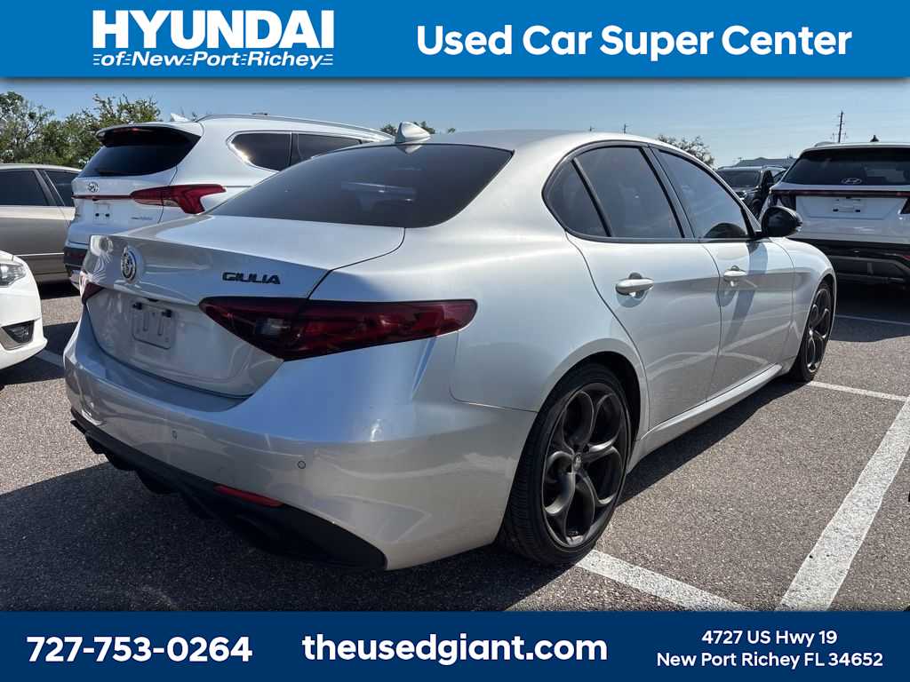 Thumbnail: 2019 Alfa Romeo Giulia - 3