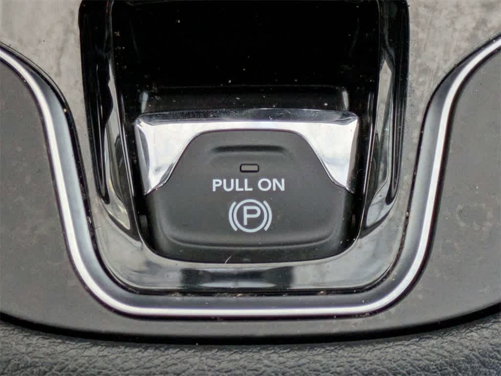 Thumbnail: 2019 Jeep Cherokee - 33