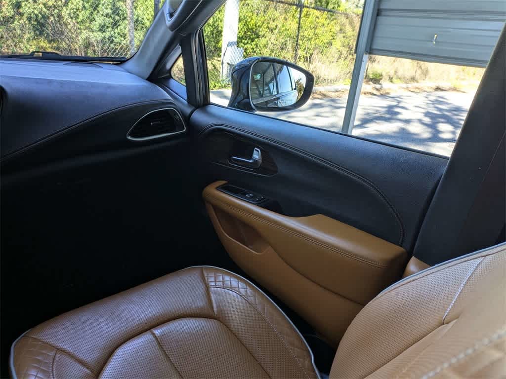 Thumbnail: 2022 Chrysler Pacifica - 30