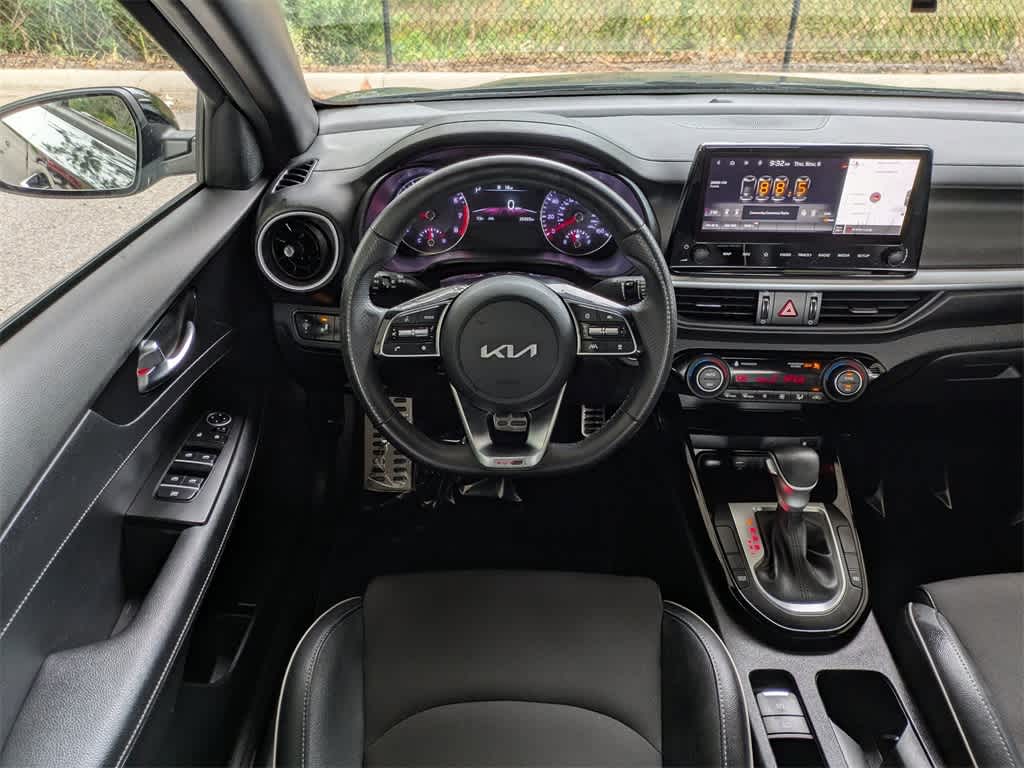 Thumbnail: 2022 Kia Forte - 16