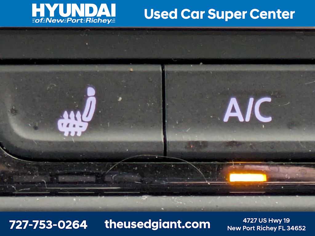 Thumbnail: 2022 Volkswagen Atlas - 24