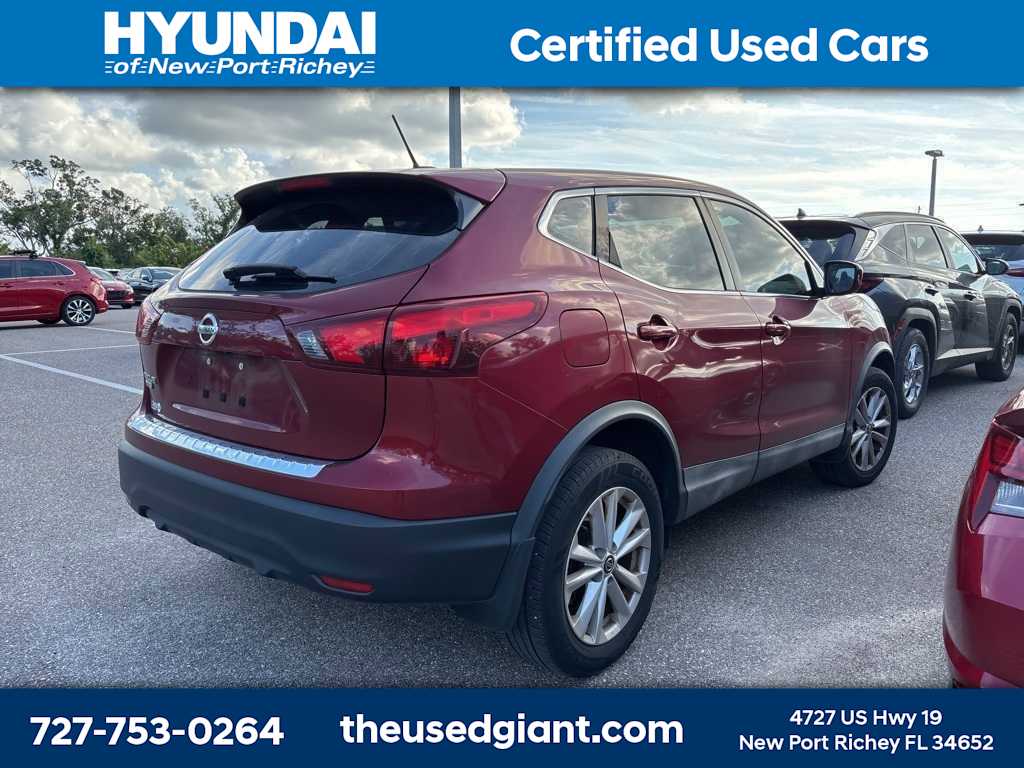 Thumbnail: 2019 Nissan Rogue Sport - 3