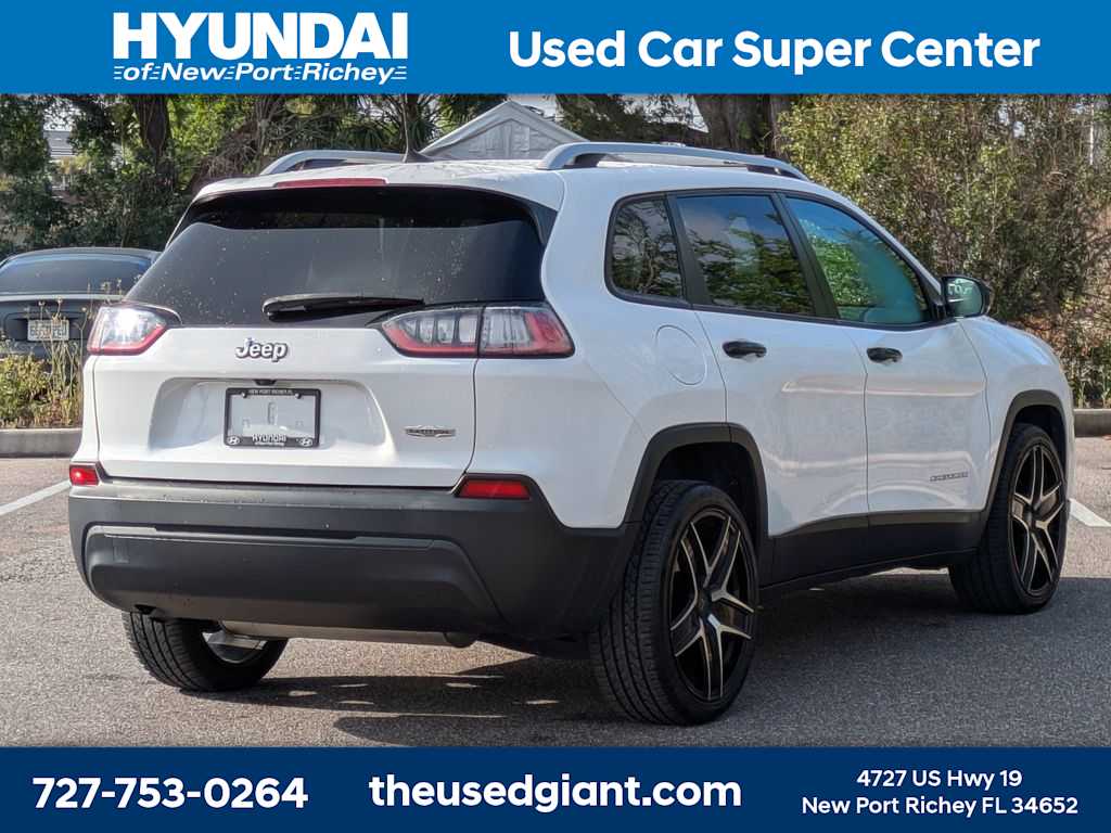 Thumbnail: 2021 Jeep Cherokee - 5