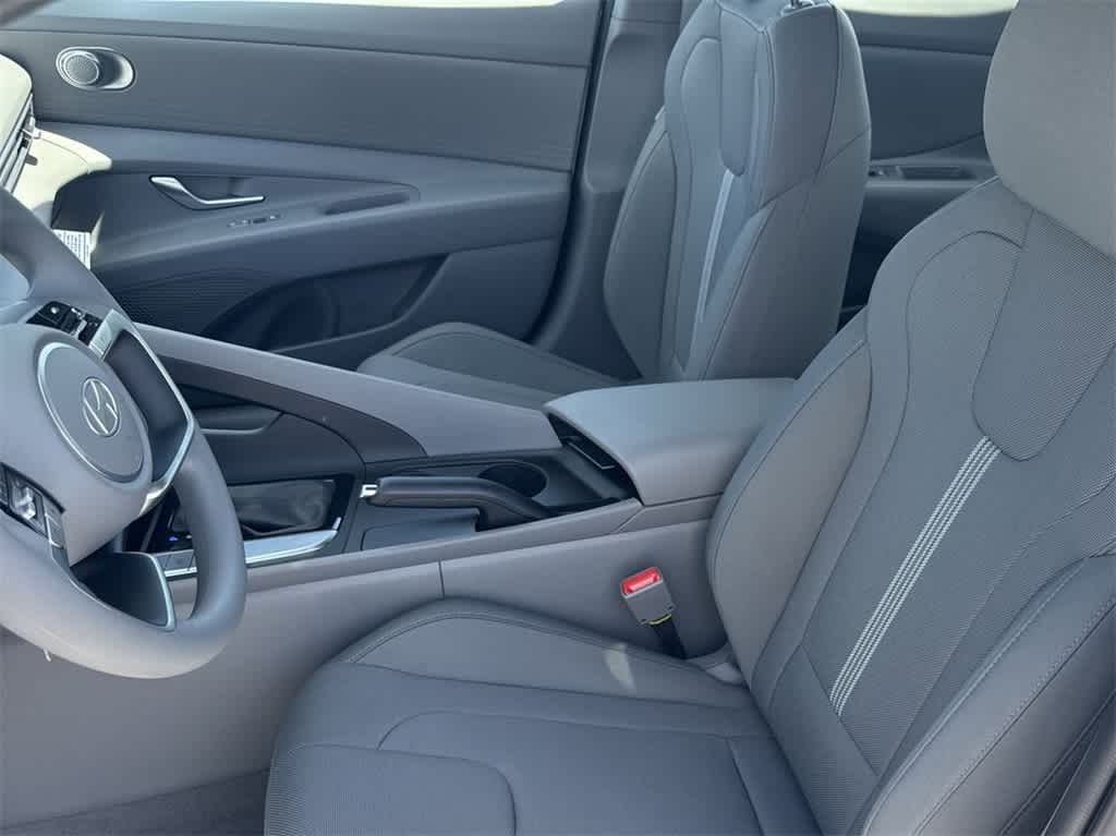 Thumbnail: 2025 Hyundai Elantra - 14
