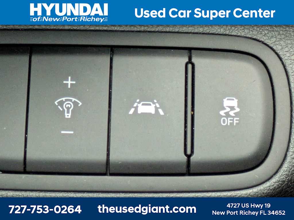Thumbnail: 2022 Hyundai Venue - 23