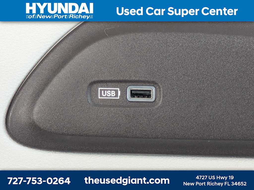 Thumbnail: 2017 Chrysler Pacifica - 16