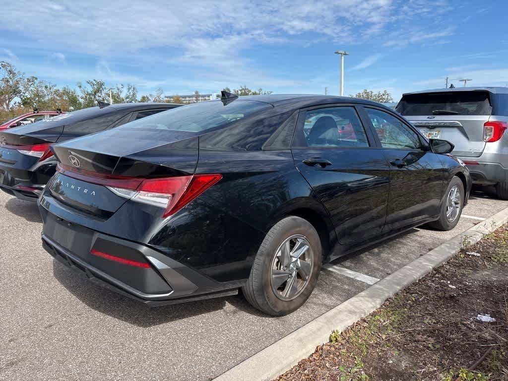 Thumbnail: 2024 Hyundai Elantra - 3