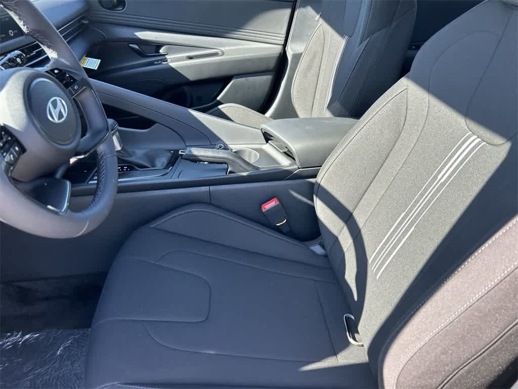 2025 Hyundai Elantra Sport 12
