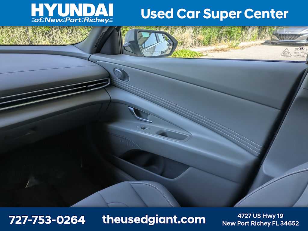 Thumbnail: 2025 Hyundai Elantra - 17
