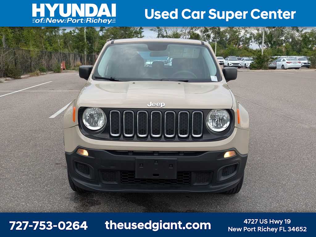 Thumbnail: 2015 Jeep Renegade - 8