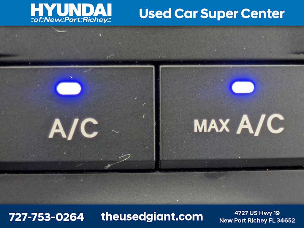 Thumbnail: 2016 Hyundai Santa Fe - 23