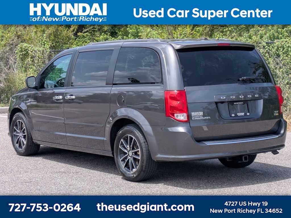 Thumbnail: 2017 Dodge Grand Caravan - 3