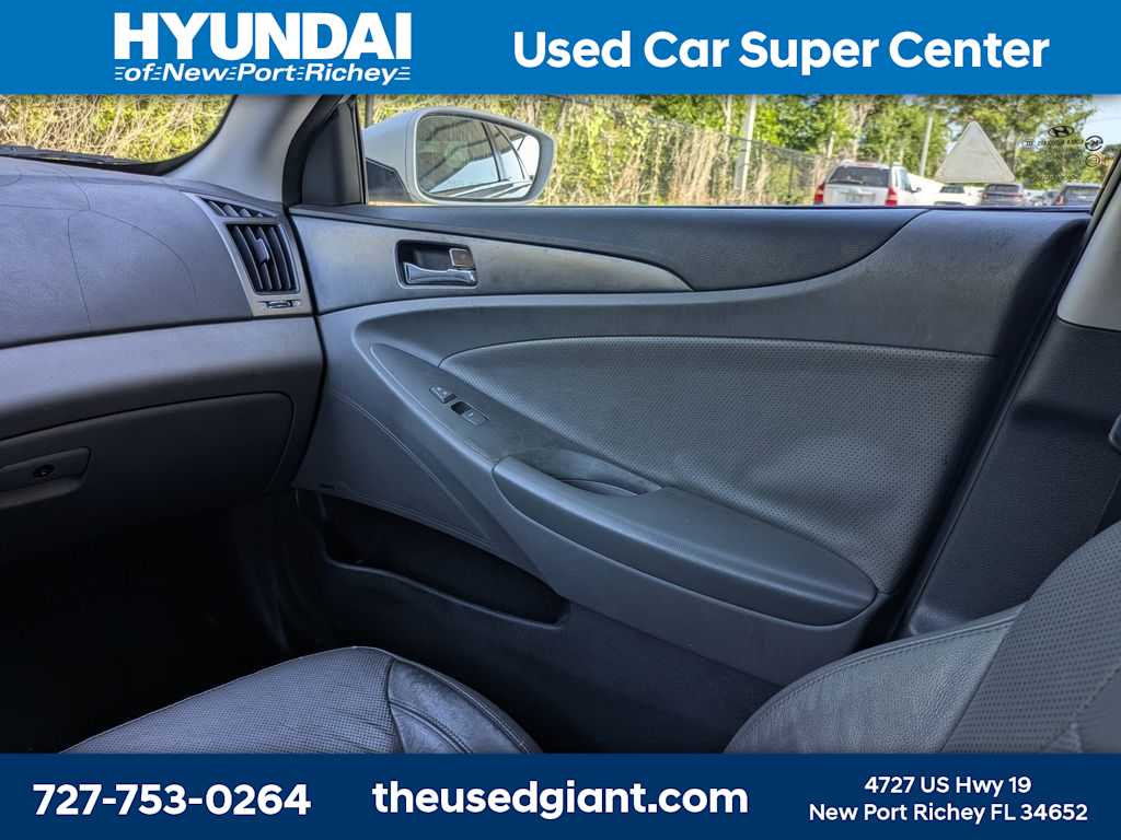 Thumbnail: 2013 Hyundai Sonata - 21