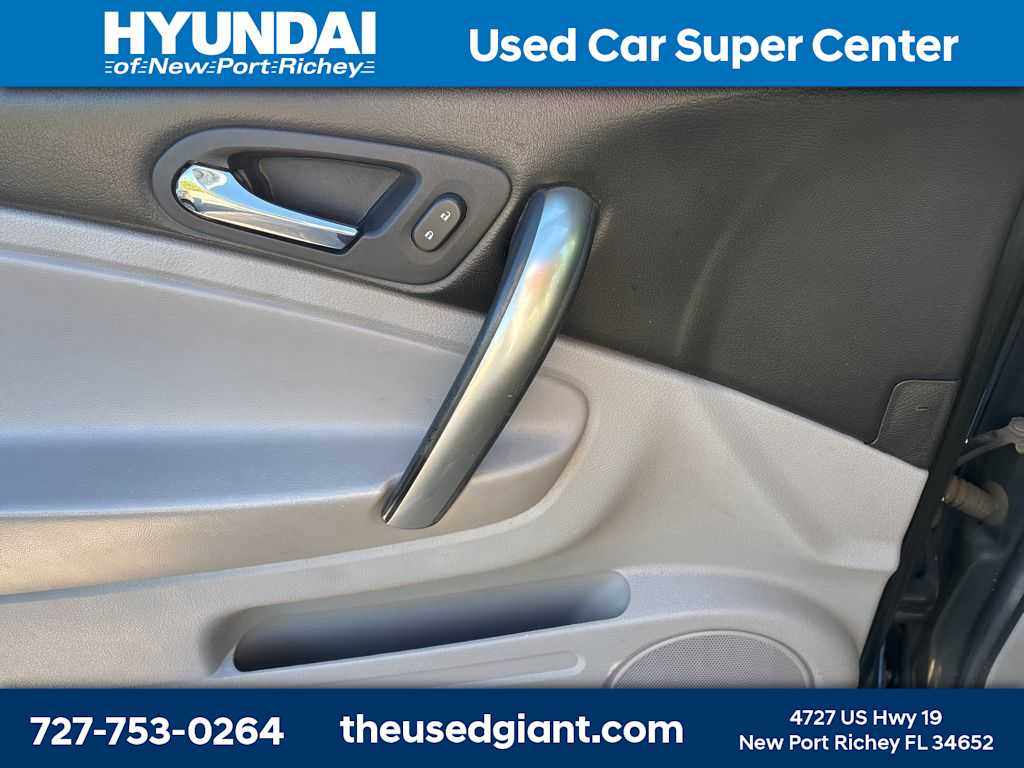 Thumbnail: 2006 Saturn VUE - 9