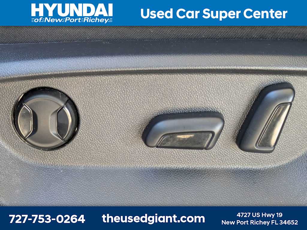 Thumbnail: 2021 Volkswagen Tiguan - 24