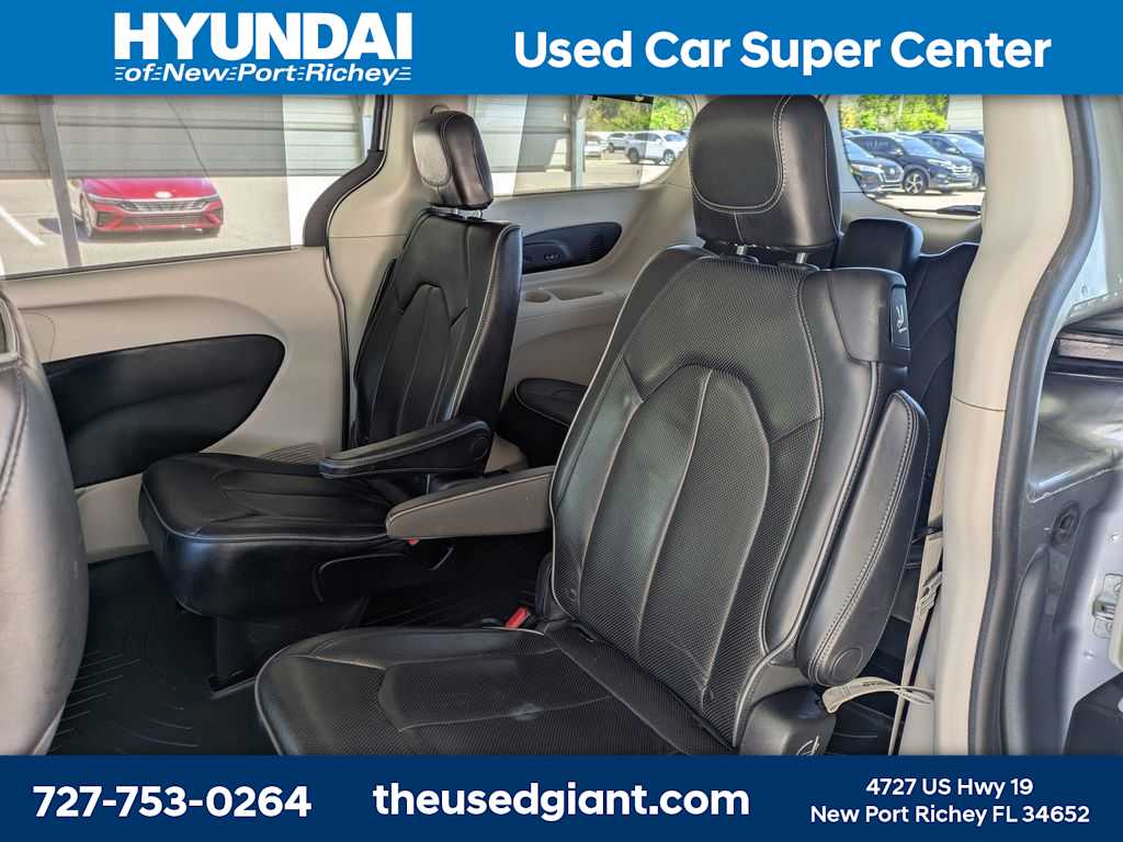 Thumbnail: 2018 Chrysler Pacifica - 20