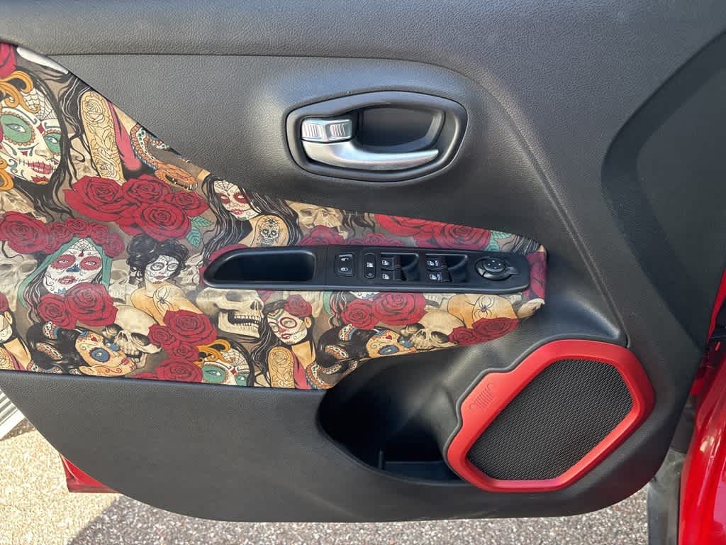 Thumbnail: 2016 Jeep Renegade - 10