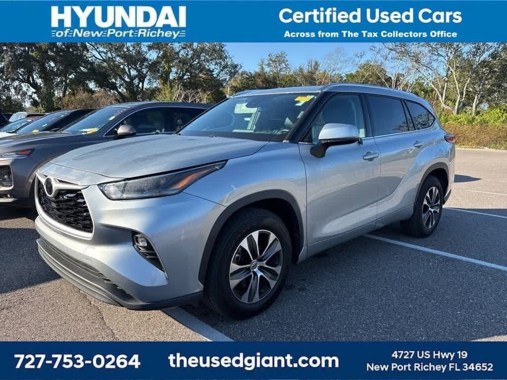 Used 2021 Toyota Highlander XLE SUV