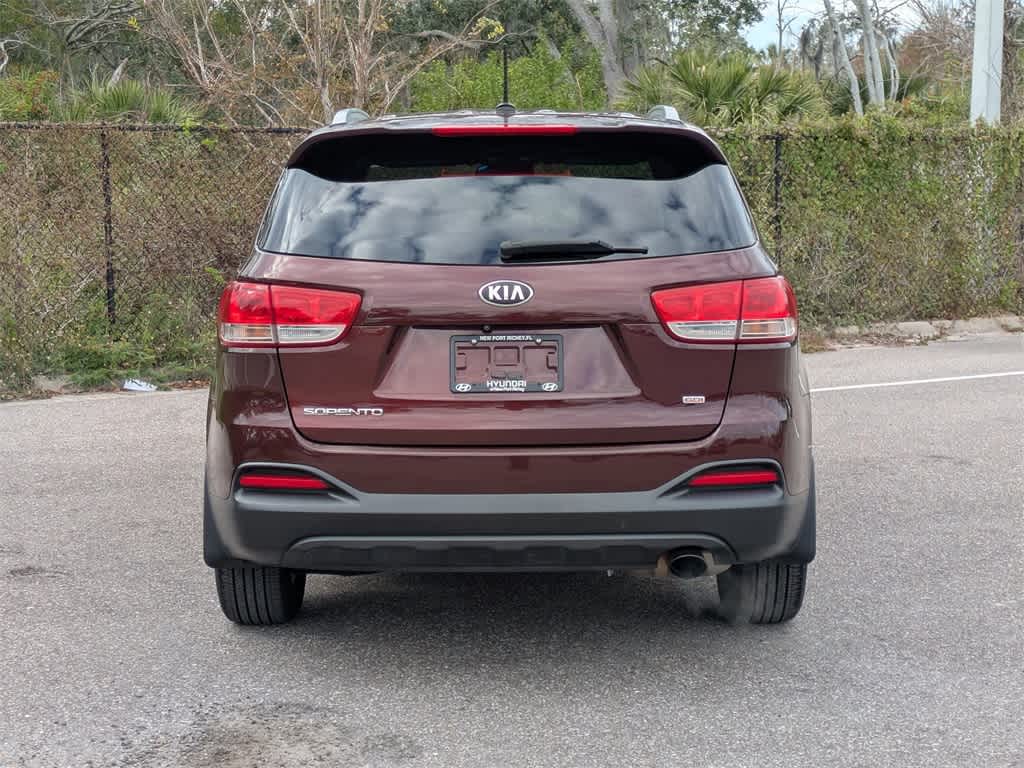 Thumbnail: 2017 Kia Sorento - 4