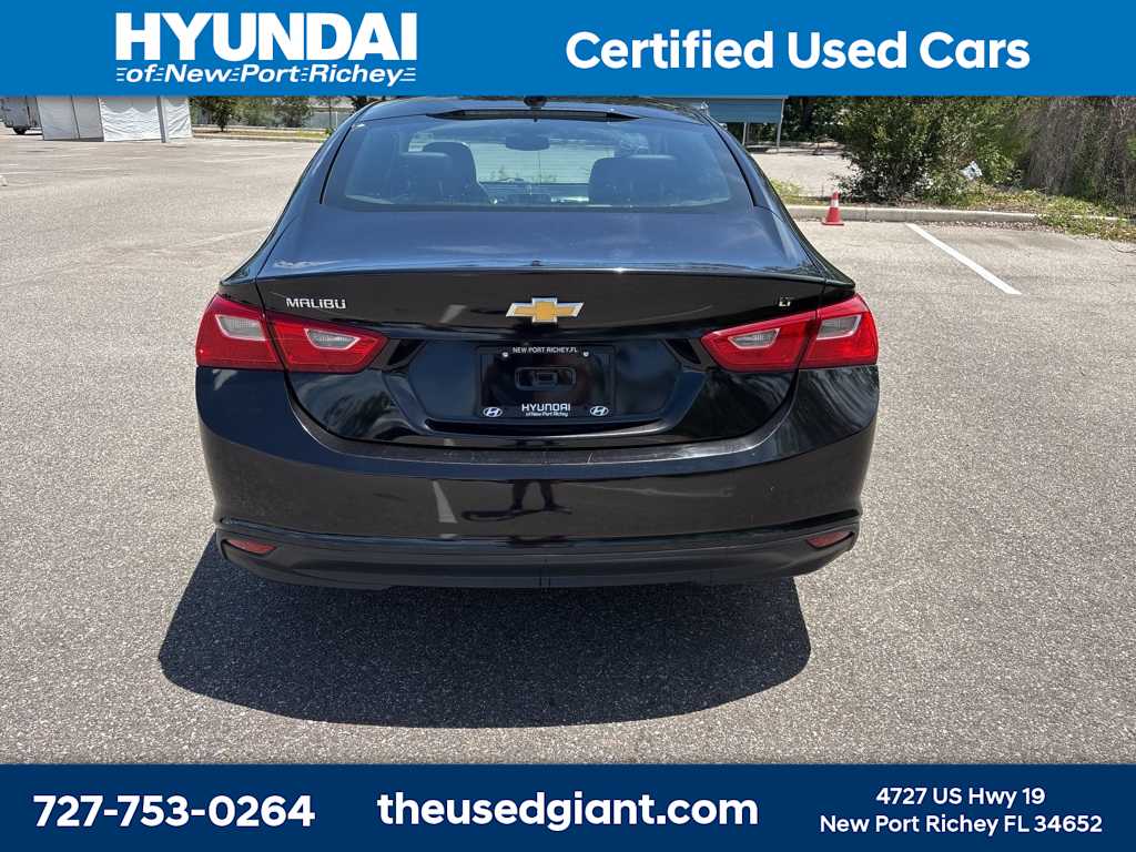 Thumbnail: 2018 Chevrolet Malibu - 4