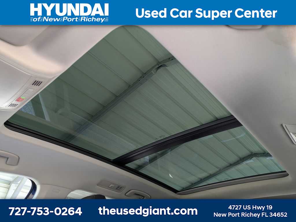 Thumbnail: 2021 Volkswagen Tiguan - 25