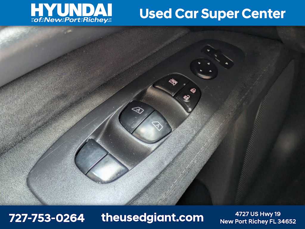 Thumbnail: 2015 Nissan Pathfinder - 29