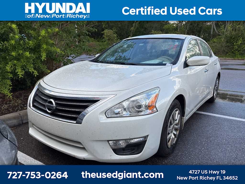 2015 Nissan Altima S Hero Image