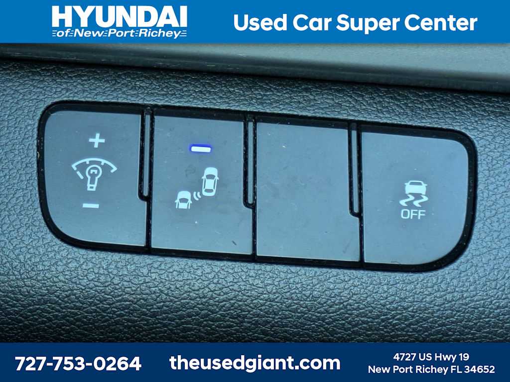 Thumbnail: 2017 Hyundai Elantra - 25