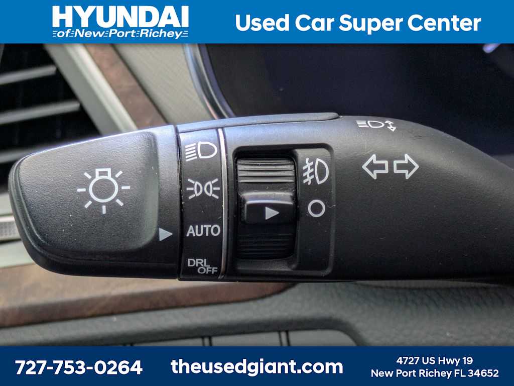 Thumbnail: 2018 Hyundai Santa Fe - 32