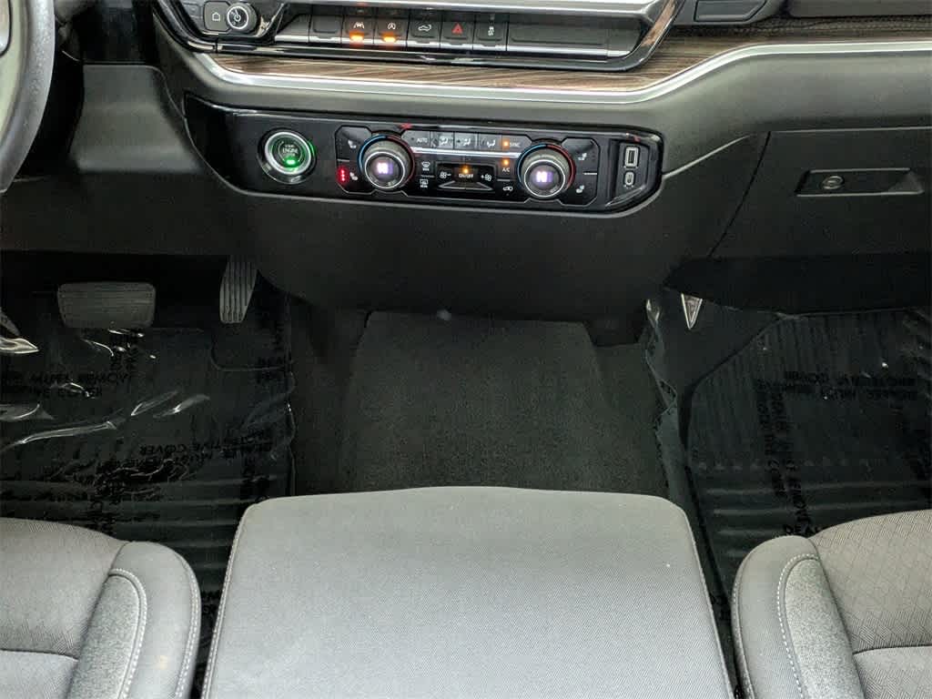 Thumbnail: 2022 Chevrolet Silverado 1500 - 22