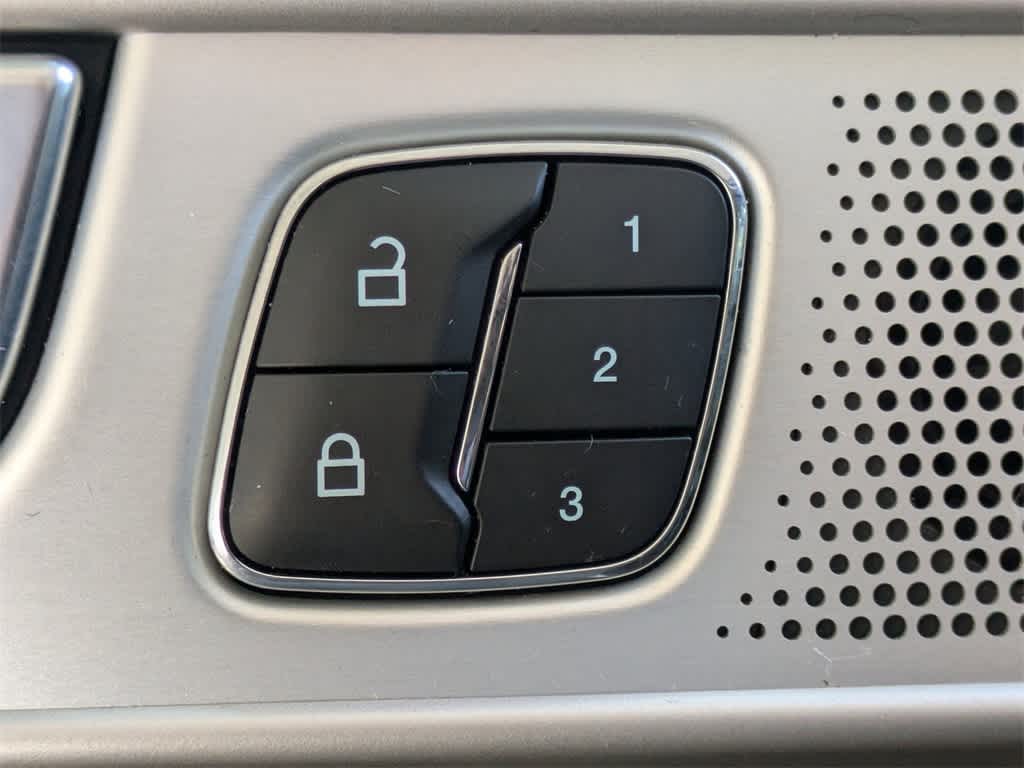 Thumbnail: 2020 Ford Explorer - 26