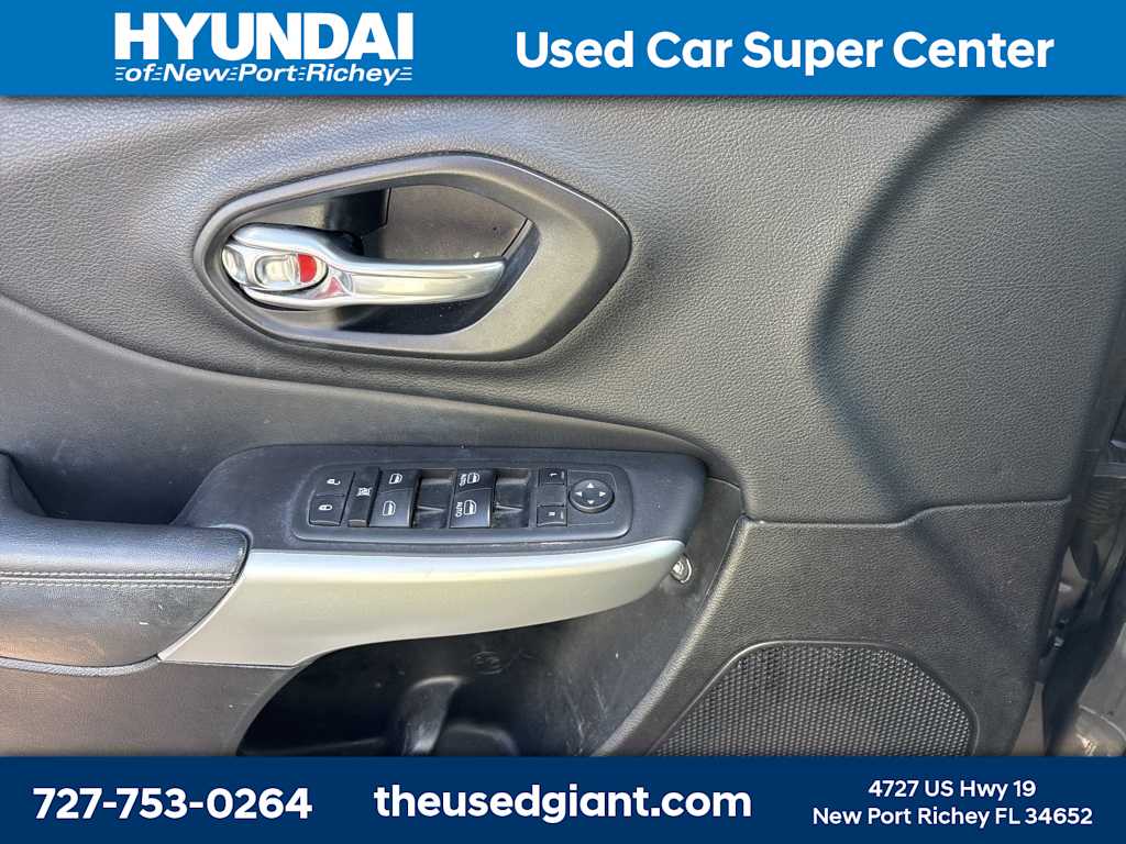 Thumbnail: 2018 Jeep Cherokee - 11