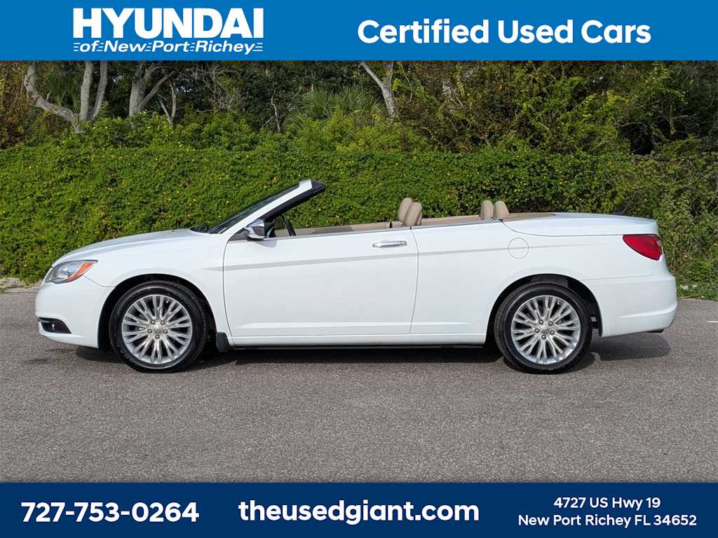 Thumbnail: 2011 Chrysler 200 - 2