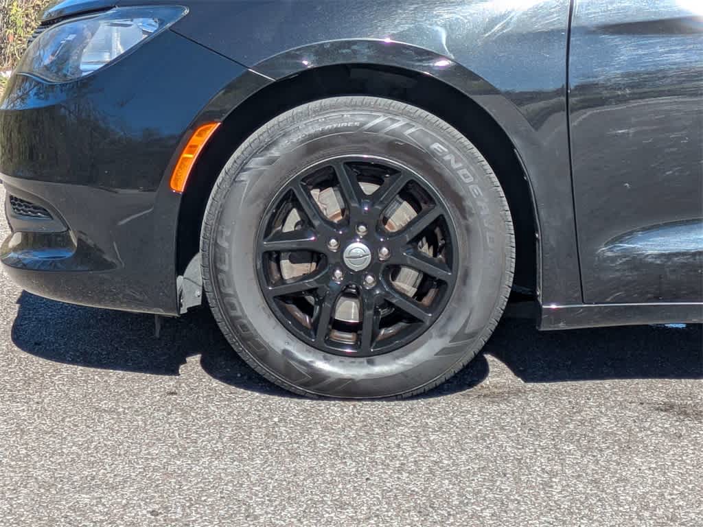 Thumbnail: 2021 Chrysler Voyager - 10