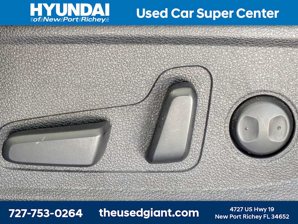 Thumbnail: 2021 Kia Telluride - 28