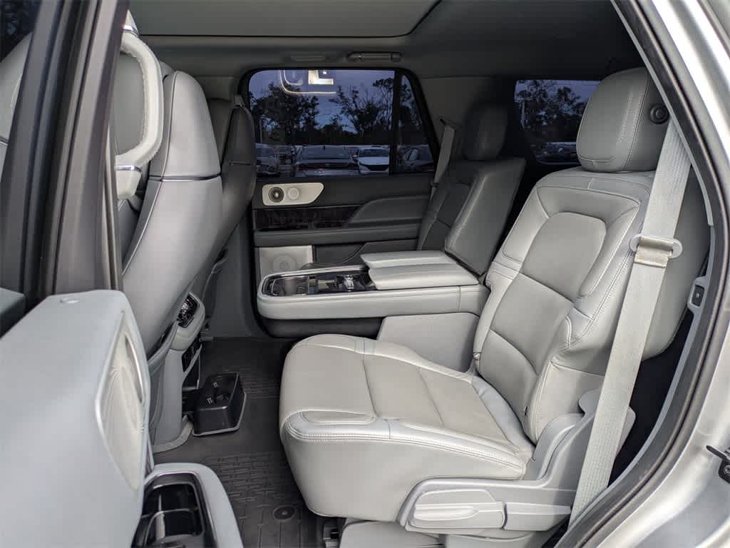 Thumbnail: 2020 Lincoln Navigator - 19