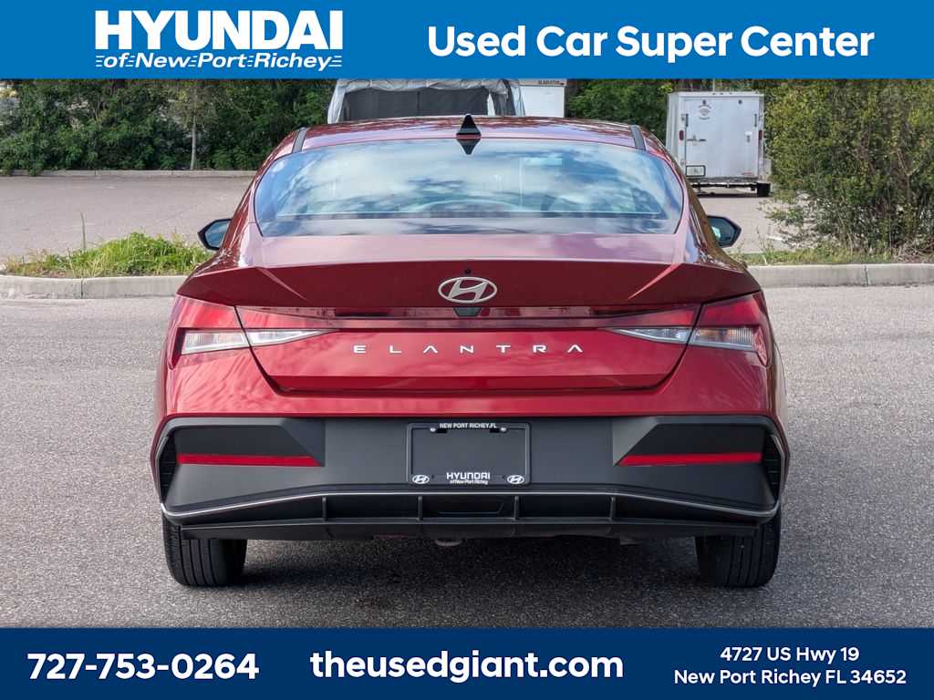 Thumbnail: 2024 Hyundai Elantra - 4